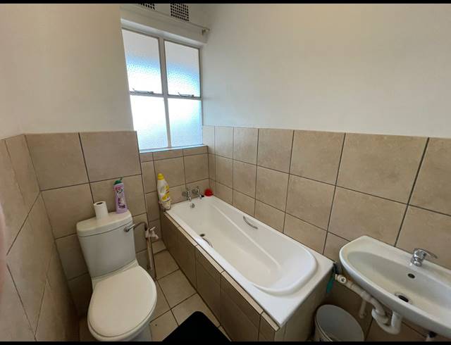 2 BEDROOM APARTMENT RENTED IN VANDERBIJLPARK CW 2